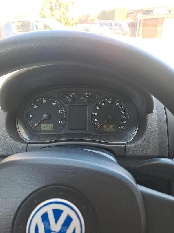 Grau Gebraucht 2002 VW Polo Kleinwagen | 900 € (Guter Preis) - Bild 1/4