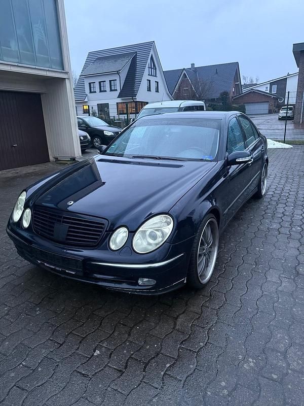 Gebraucht Mercedes E500 306 PS (225 kW) 2002 Blau Limousine