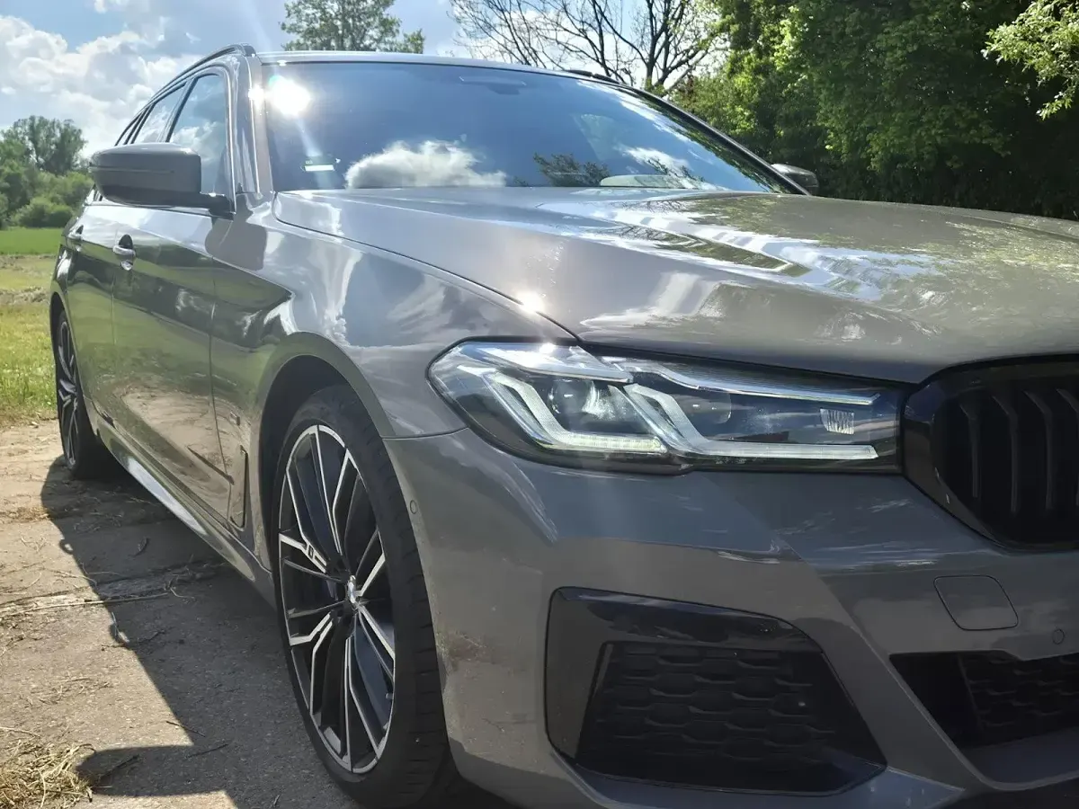 Gebraucht BMW 530 M Sport 286 PS (210 kW) 2022 Grau Kombi