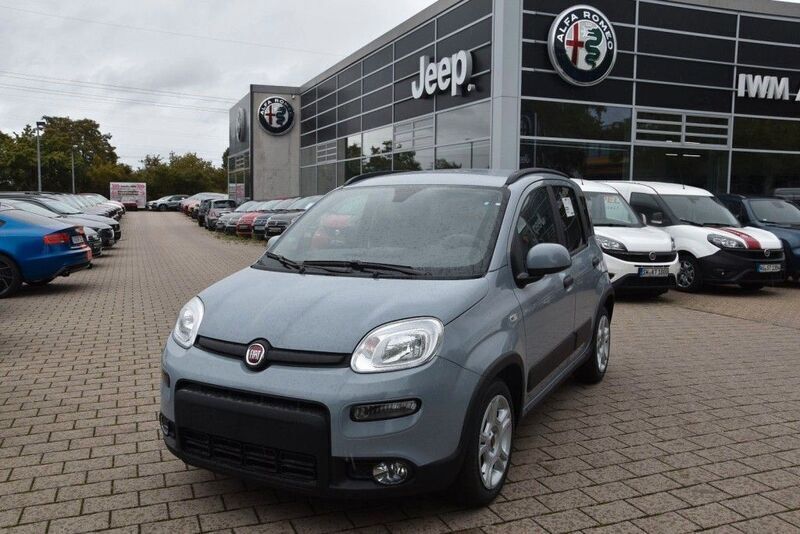 Grau Gebraucht 2023 Fiat Panda Kleinwagen | 15.890 € (Teuer) - Bild 1/4
