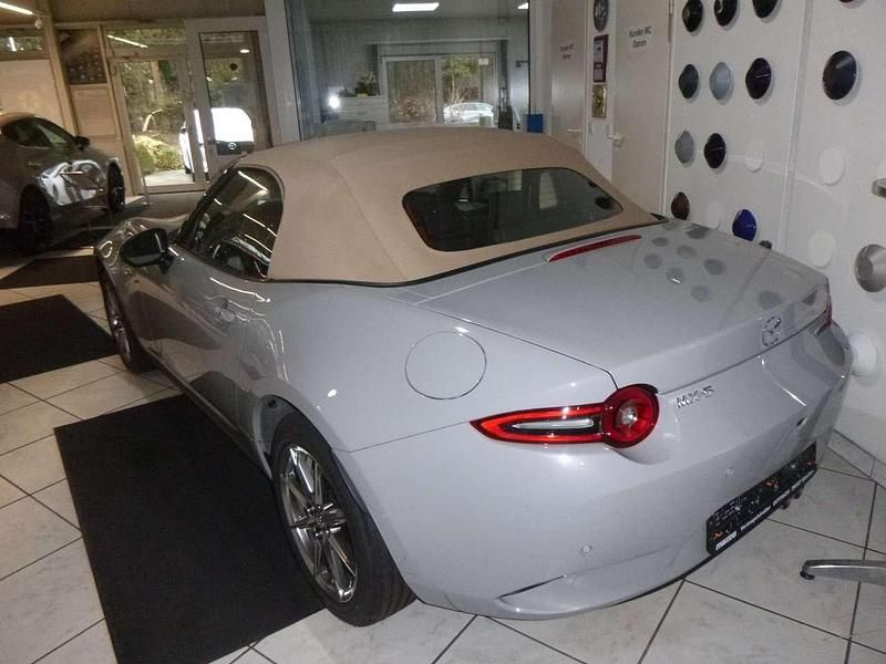 Neu Mazda MX5 Kazari 132 PS (97 kW) 2025 52c aero grau m Cabrio