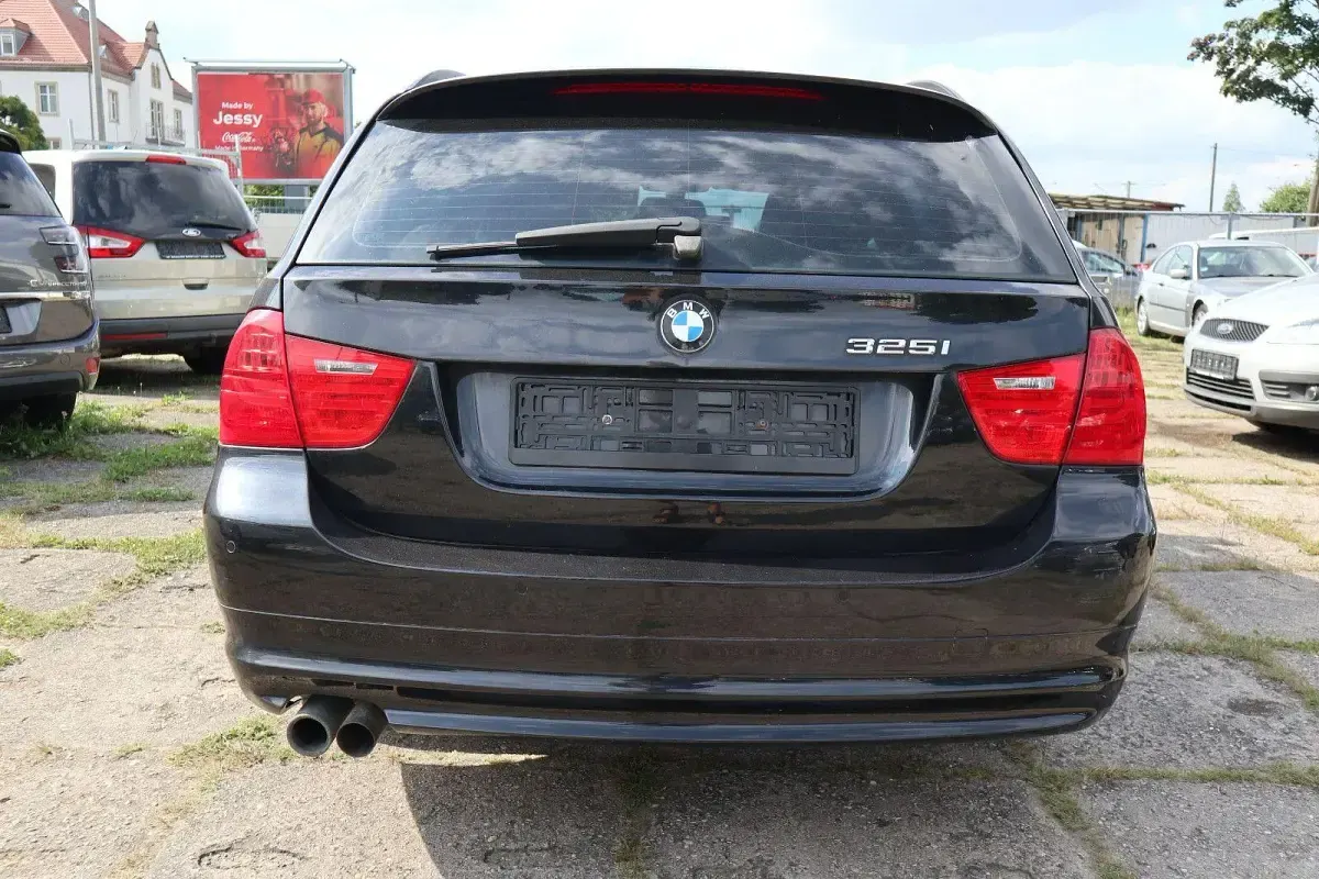 Gebraucht BMW 325 218 PS (160 kW) 2009 Schwarz Kombi