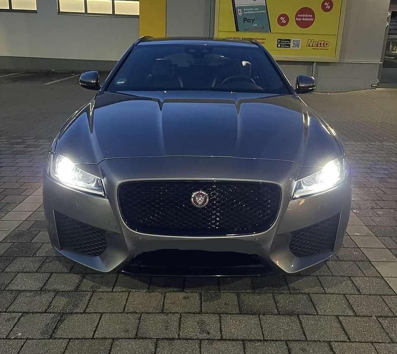 Grau Gebraucht 2019 Jaguar XF Sportbrake Chequered Flag Kombi | 22.850 € (Fairer Preis) - Bild 1/4