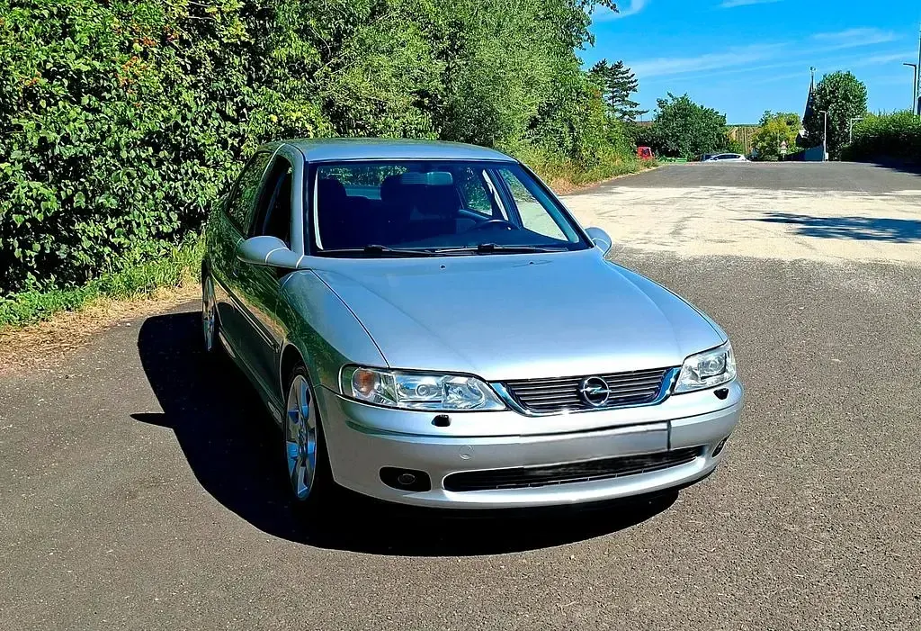 Gebraucht Opel Vectra Elegance 125 PS (91 kW) 2002 Silber Limousine