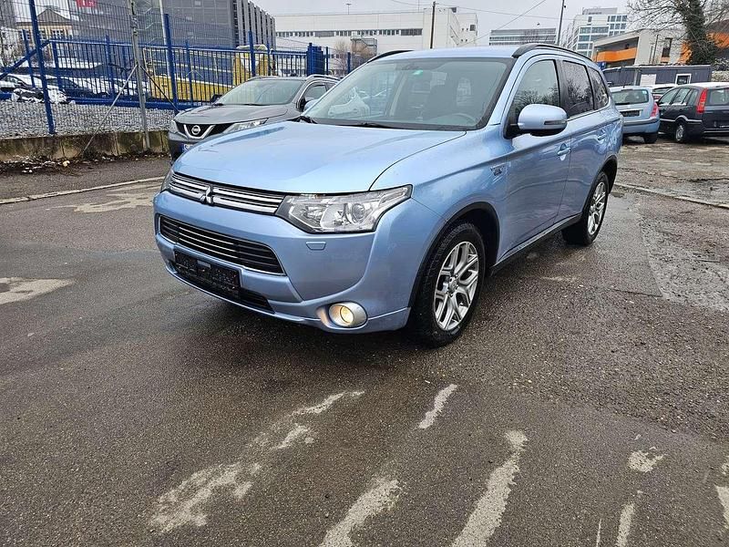 Gebraucht Mitsubishi Outlander P-HEV Plus 121 PS (88 kW) 2015 Bluish silver SUV