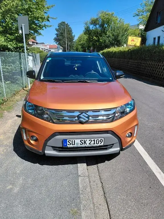 Gebraucht Suzuki Vitara Comfort 120 PS (88 kW) 2017 Orange SUV