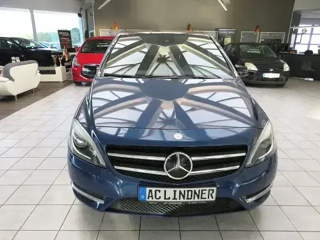 Gebraucht Mercedes B200 156 PS (114 kW) 2012 Blau Kleinwagen