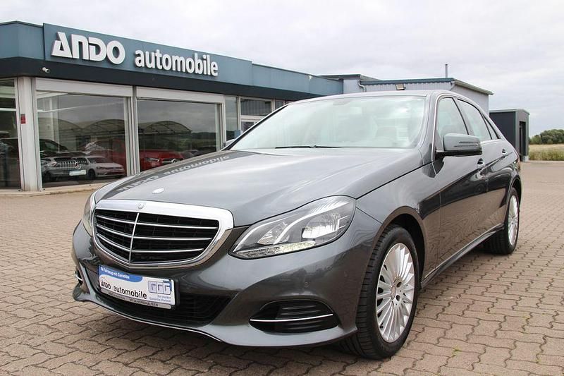 Grau Gebraucht 2013 Mercedes E250 Limousine | 17.500 € (Superpreis) - Bild 1/4