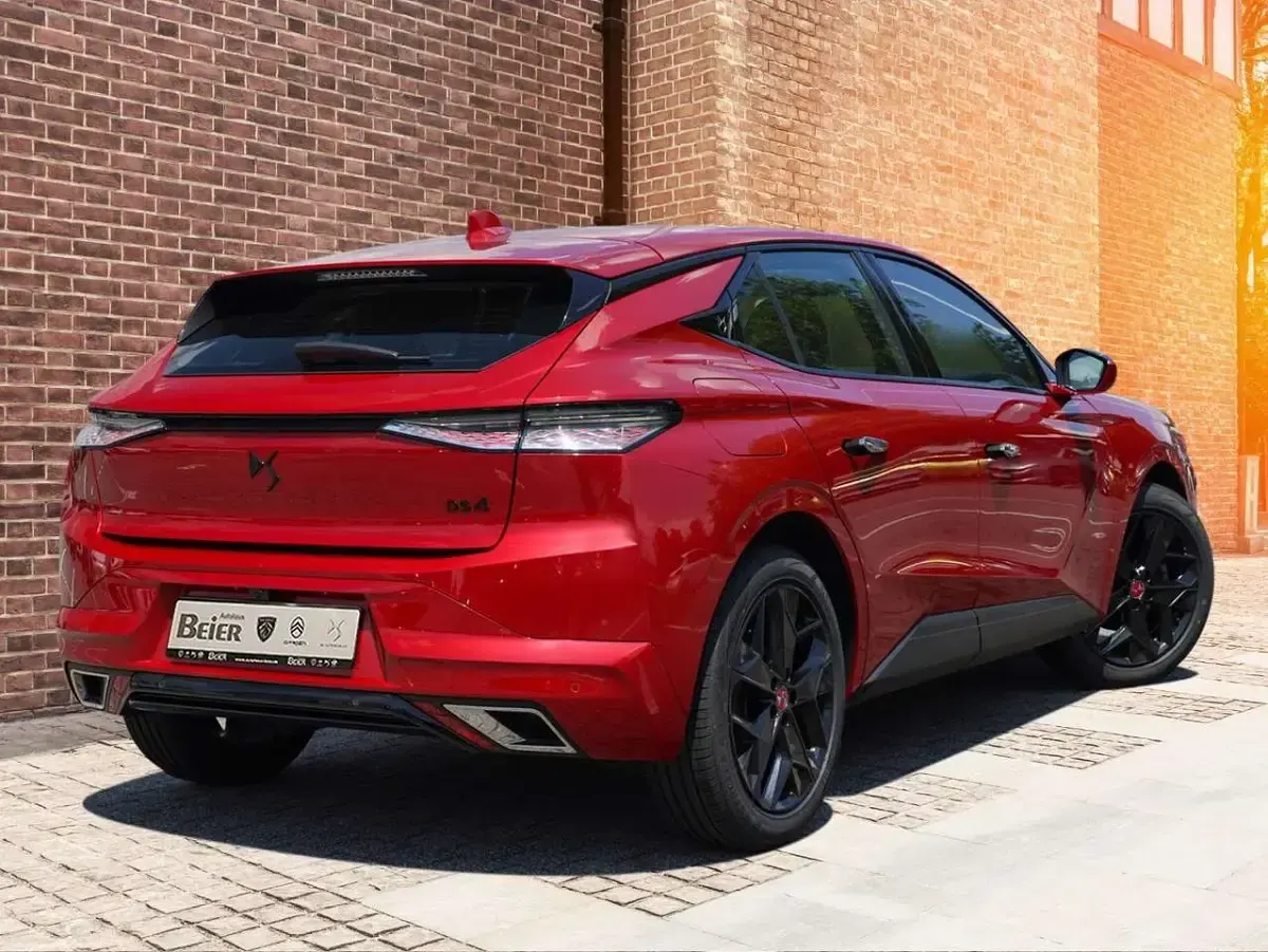 Gebraucht DS Automobiles DS4 Performance 131 PS (96 kW) 2023 Lackierung peperoncino red/typ SUV
