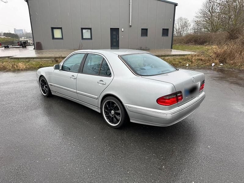 Gebraucht Mercedes 200 116 PS (85 kW) 2000 Silber Limousine