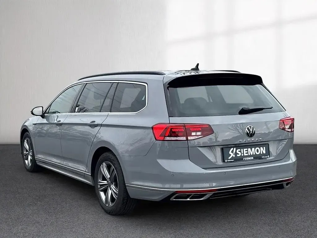 Usata VW Passat R-line 150 CV (110 kW) 2023 Grigio Station wagon