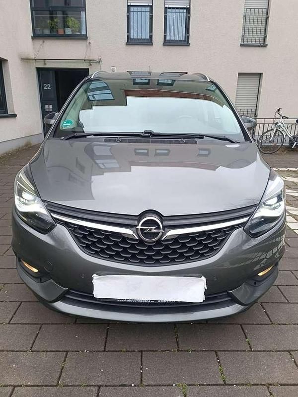 Grau Gebraucht 2017 Opel Zafira Innovation Van / Kleinbus | 9.900 € (Guter Preis) - Bild 1/4