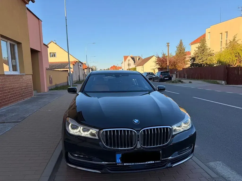 Second-hand BMW 730 265 CP (194 kW) 2017 Negru Berlinǎ