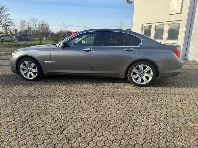 Second-hand BMW 740 306 CP (225 kW) 2010 Gri Berlinǎ
