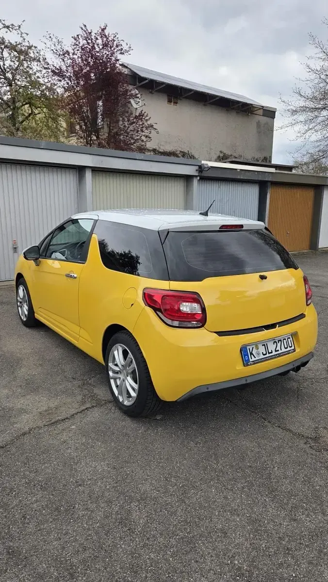 Gebraucht Citroën DS3 95 PS (69 kW) 2011 Gelb Kleinwagen