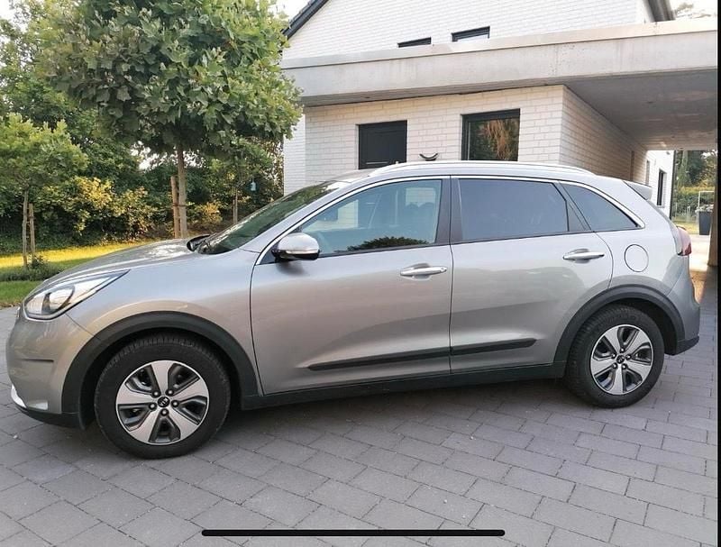 Silber Gebraucht 2019 Kia Niro SUV | 12.500 € (Guter Preis) - Bild 1/3