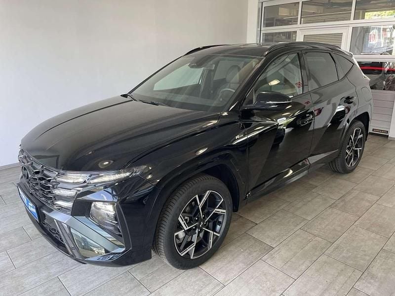 Schwarz abyss black Neu 2025 Hyundai Tucson N Line SUV | 29.990 € (Superpreis) - Bild 1/4