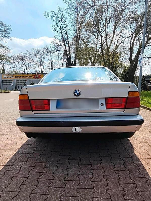 Gebraucht BMW 525 190 PS (139 kW) 1990 Silber Limousine