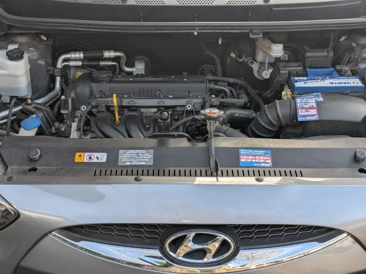 Gebraucht Hyundai ix20 90 PS (66 kW) 2012 Grau Kleinwagen