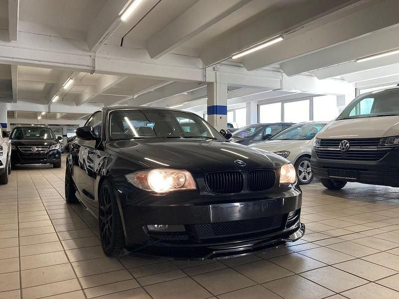 Schwarz Gebraucht 2011 BMW 120 M Sport Kleinwagen | 8.400 € (Fairer Preis) - Bild 1/4