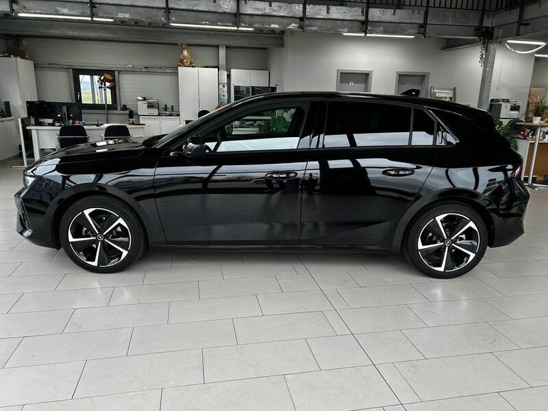 Schwarz Gebraucht 2024 Opel Astra GS Line Limousine | 24.270 € (Fairer Preis) - Bild 1/4