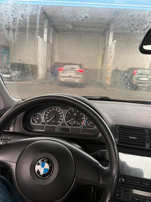 Gebraucht BMW 318 143 PS (105 kW) 2001 Silber Limousine