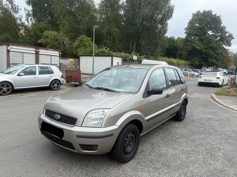 Grau Gebraucht 2002 Ford Fusion Limousine | 2.000 € (Fairer Preis) - Bild 1/4