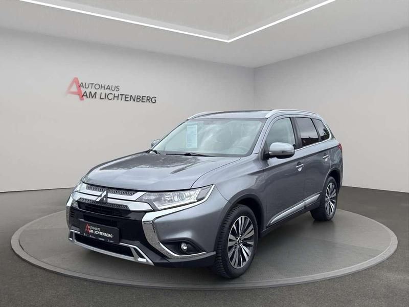 Grau Gebraucht 2020 Mitsubishi Outlander Diamant Edition SUV | 18.850 € (Fairer Preis) - Bild 1/4