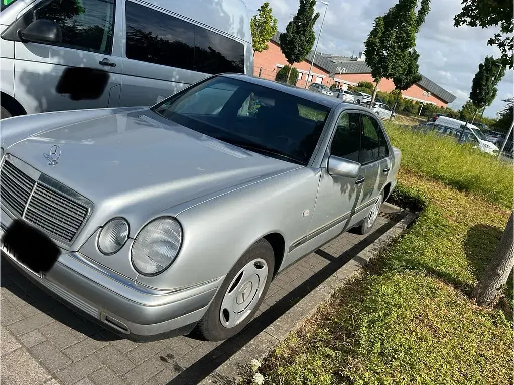 Gebraucht Mercedes E200 Elegance 136 PS (100 kW) 1997 Silber Limousine