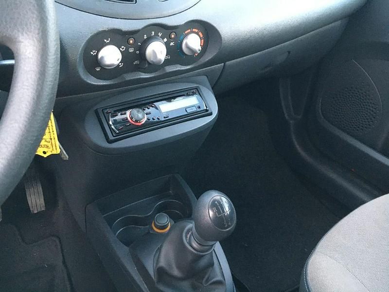 Gebraucht Renault Twingo Authentique 58 PS (42 kW) 2010 Rot Kleinwagen