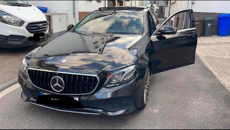 Gebraucht Mercedes E220 194 PS (142 kW) 2016 Schwarz Limousine