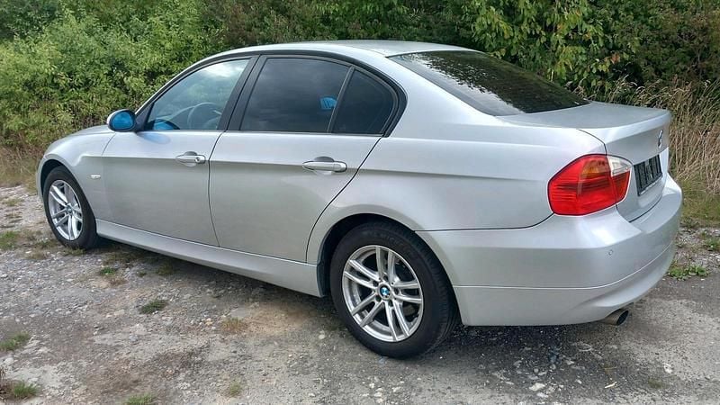 Gebraucht BMW 318 122 PS (89 kW) 2007 Silber Limousine