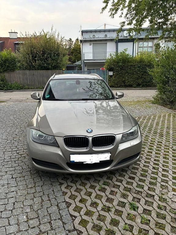 Gold Gebraucht 2010 BMW 316 Exclusive Kombi | 6.100 € (Etwas zu teuer) - Bild 1/4