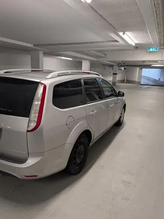 Usado Ford Focus Titanium 101 CV (74 kW) 2011 Gris Berlina