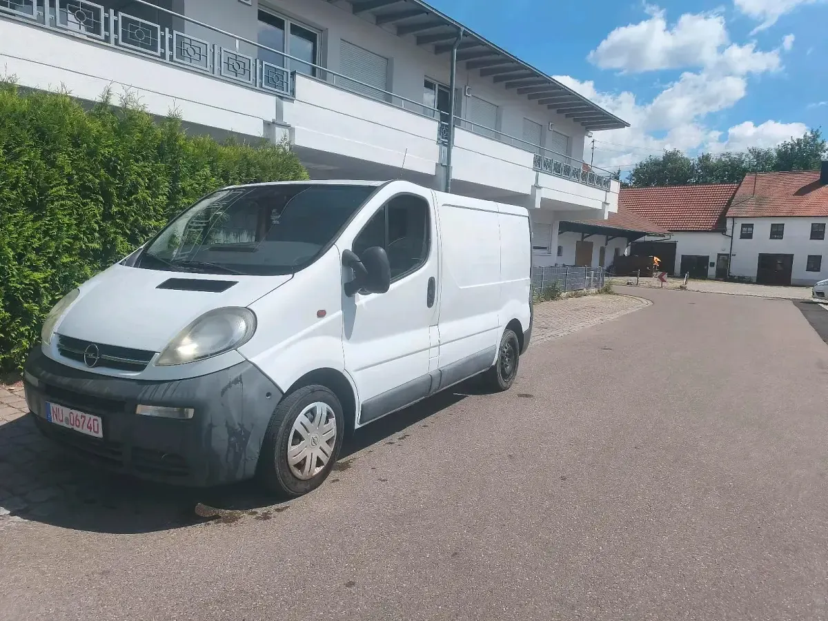 Gebraucht Opel Vivaro 100 PS (73 kW) 2006 Weiß Van / Kleinbus