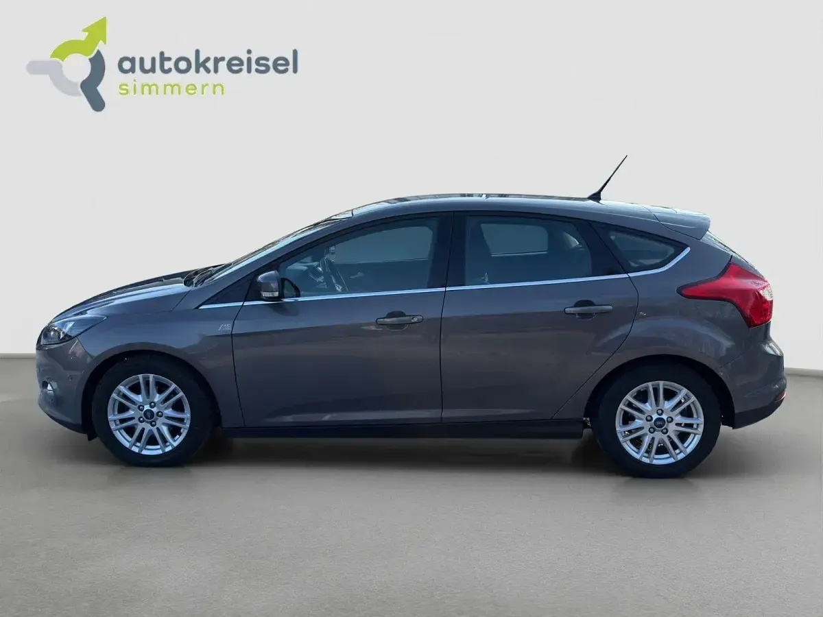 Używany Ford Focus Titanium 125 KM (91 kW) 2013 Brązowy Sedan/Limuzyna