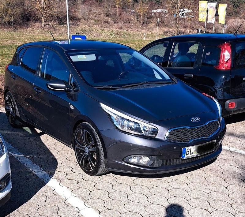 Second-hand Kia Ceed 99 CP (72 kW) 2012 Gri Hatchback