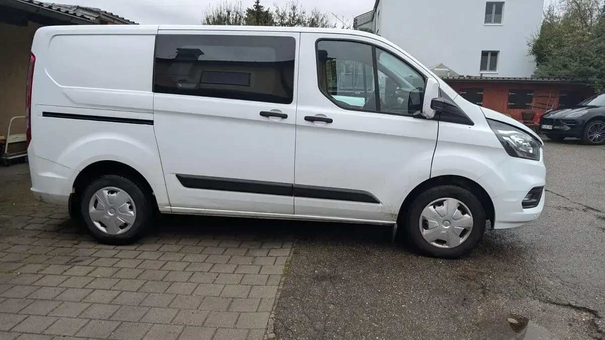 Gebraucht Ford Transit Custom 131 PS (96 kW) 2018 Weiß Van / Kleinbus