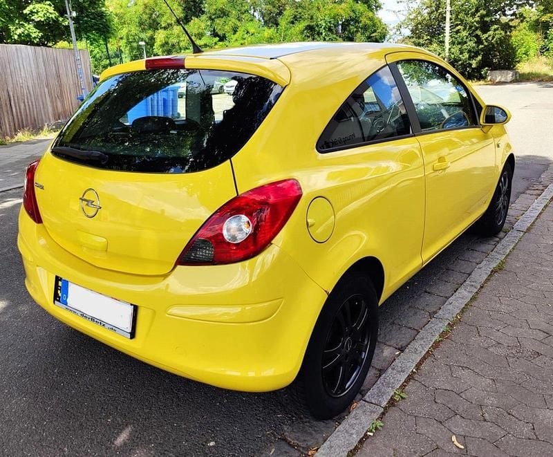Gebraucht Opel Corsa Edition 80 PS (58 kW) 2009 Gelb Kleinwagen