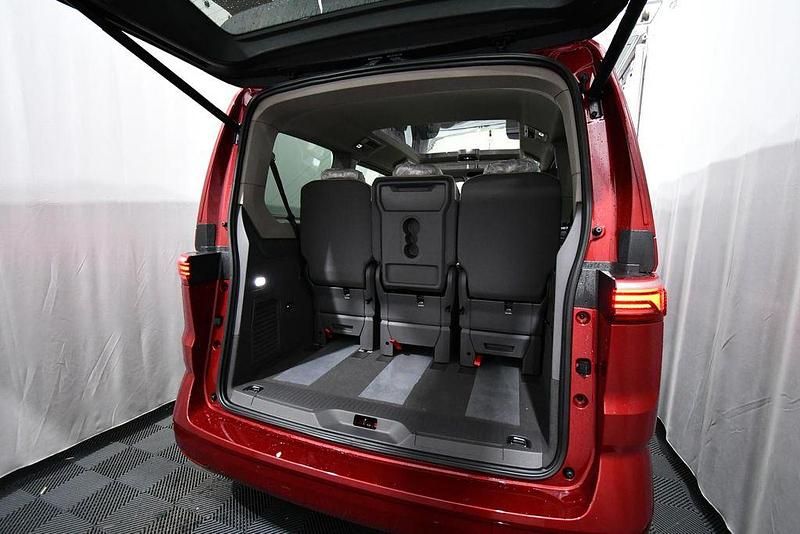 Neu VW Multivan 150 PS (110 kW) 2026 Rot Van