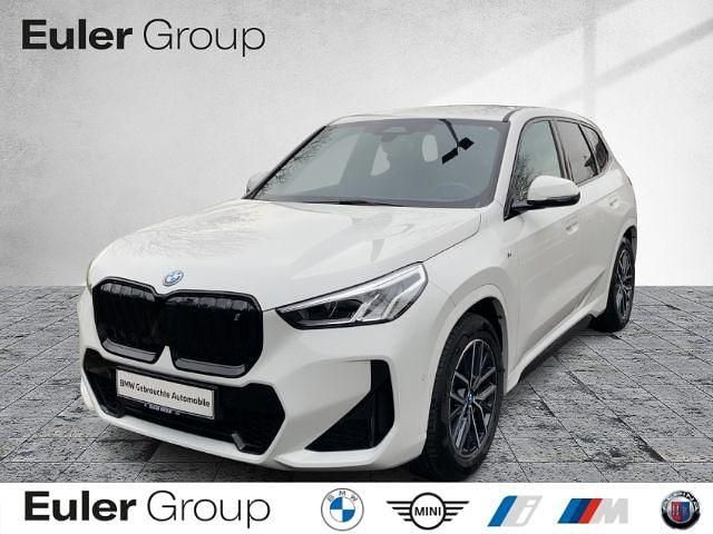 Weiss Gebraucht 2023 BMW iX1 Performance SUV | 38.499 € (Etwas zu teuer) - Bild 1/4