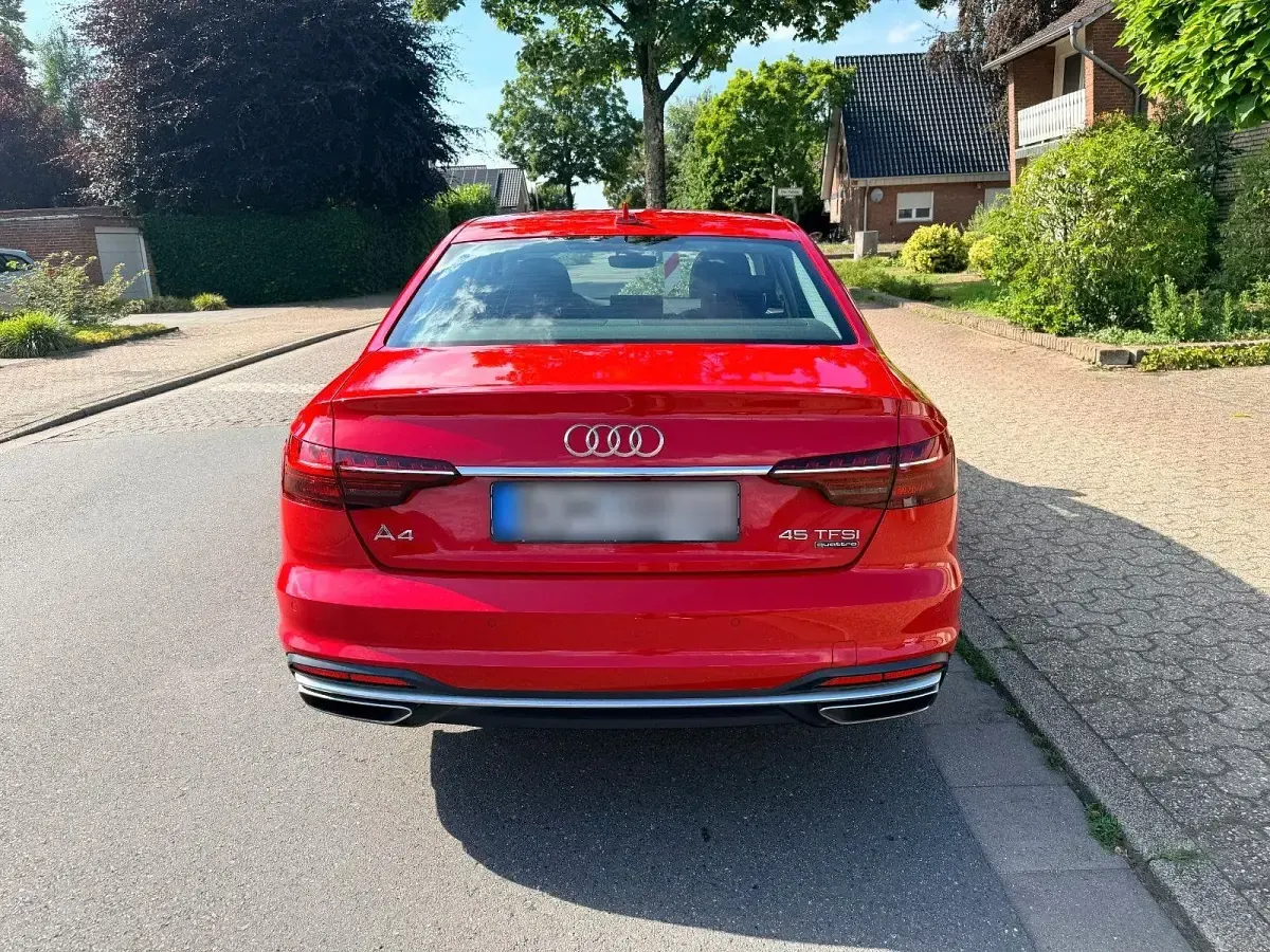 Gebraucht Audi A4 Advanced 245 PS (180 kW) 2020 Rot Limousine