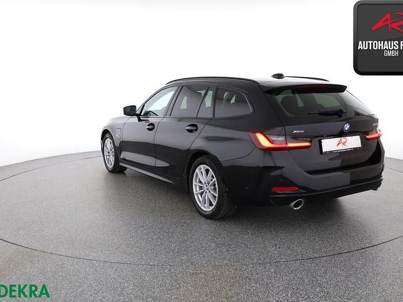 Gebraucht BMW 320e Shadowline 204 PS (150 kW) 2022 Schwarz ii Kombi
