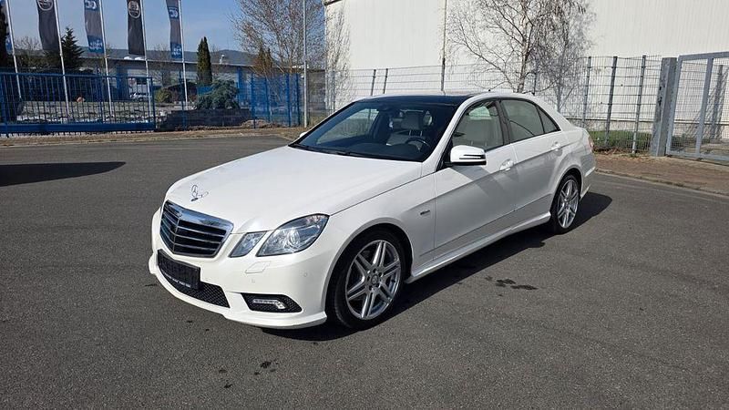 Gebraucht Mercedes E350 AMG 265 PS (194 kW) 2011 Weiß Limousine