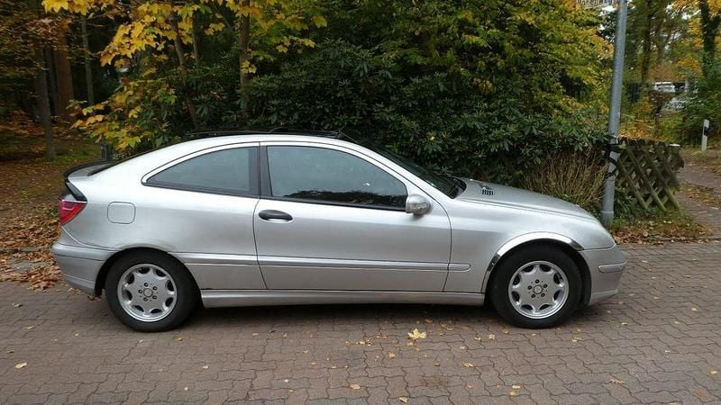 Gebraucht Mercedes C200 163 PS (119 kW) 2002 Silber Coupé