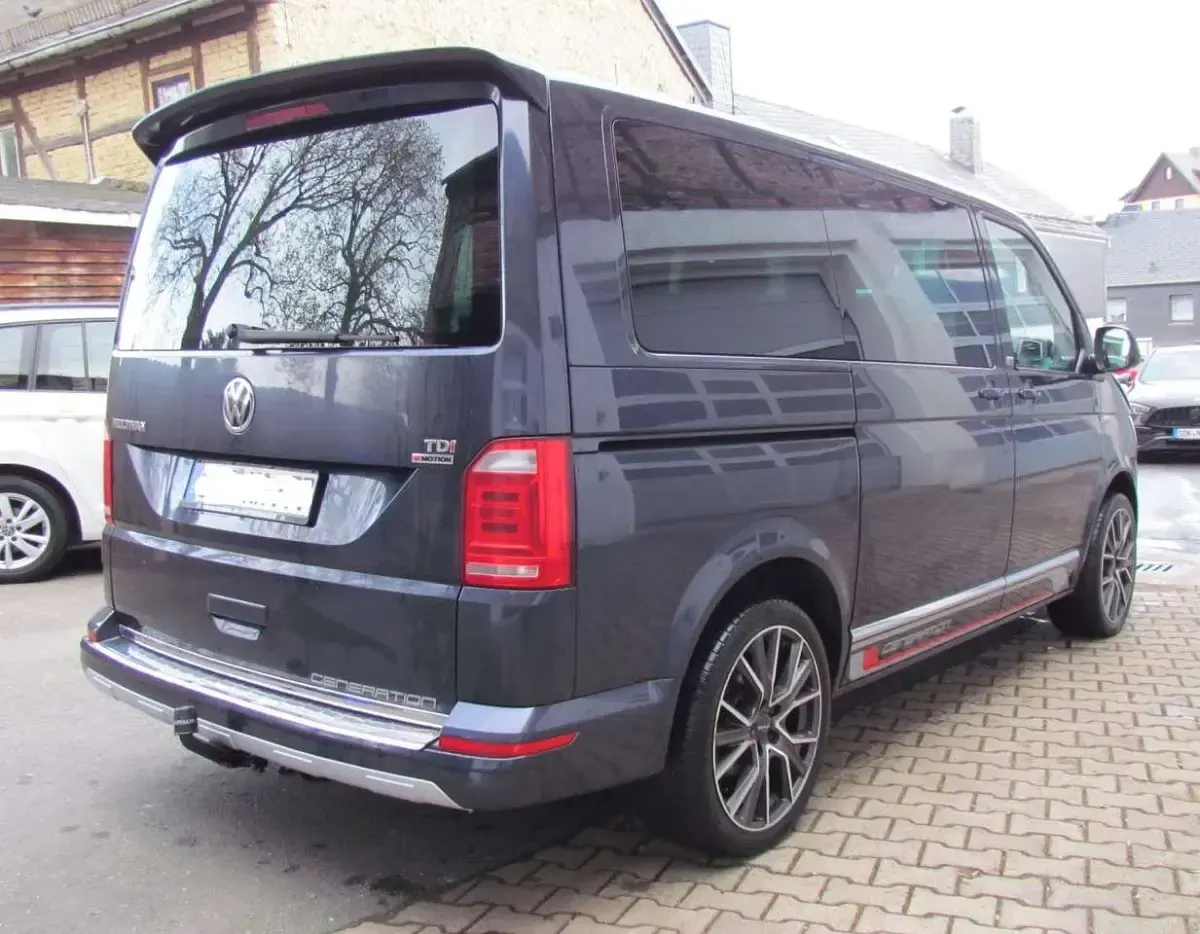 Gebraucht VW Multivan 150 PS (110 kW) 2016 Lazur blau perl.met. Van / Kleinbus