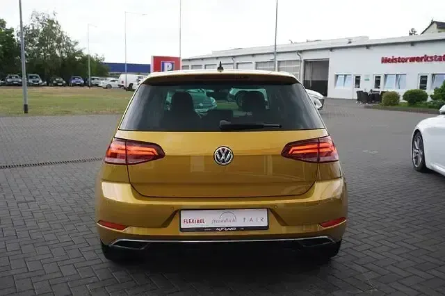 Gebraucht VW Golf VII Comfortline 110 PS (80 kW) 2017 Gelb Limousine