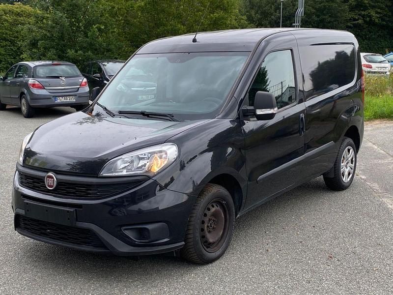 Schwarz Gebraucht 2017 Fiat Doblò Basis Van / Kleinbus | 5.490 € (Fairer Preis) - Bild 1/4