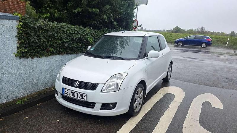 Weiß Gebraucht 2009 Suzuki Swift Comfort Limousine | 500 € (Superpreis) - Bild 1/4