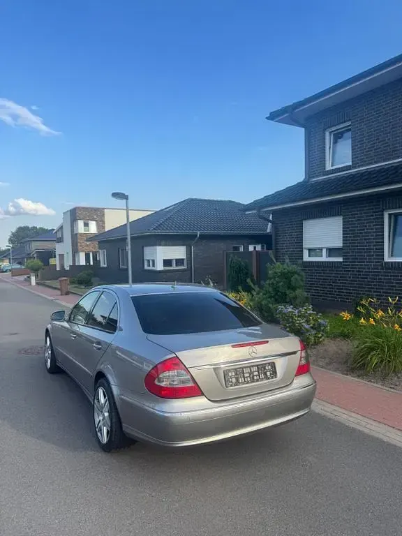 Gebraucht Mercedes E280 Elegance 190 PS (139 kW) 2007 Beige Limousine